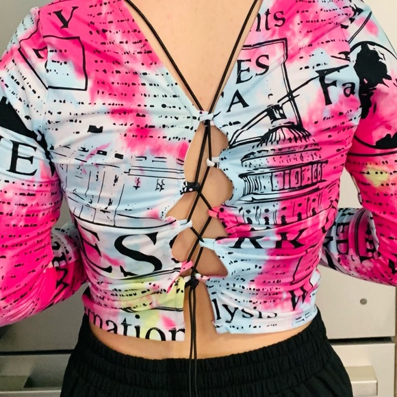 Social Scene Women's Long Sleeve Open Back Newspaper
Goth Rave Blouse Medium - Picture 3 of 5